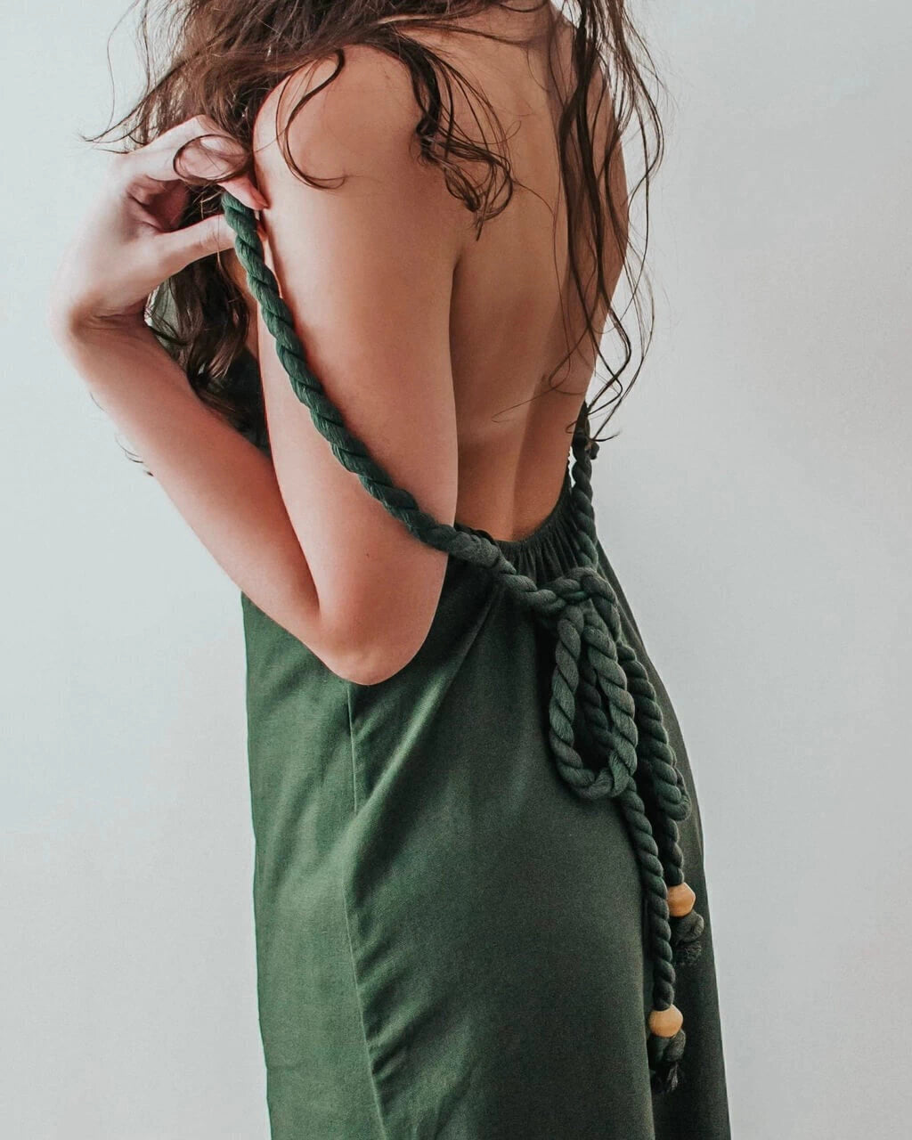 LUNA BACKLESS LINEN MAXI DRESS - EMERALD GREEN
