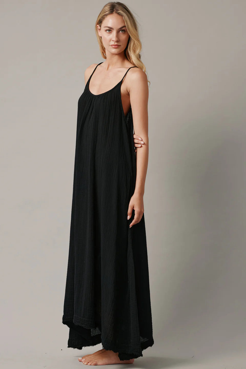 STUNNING BACKLESS MAXI DRESS